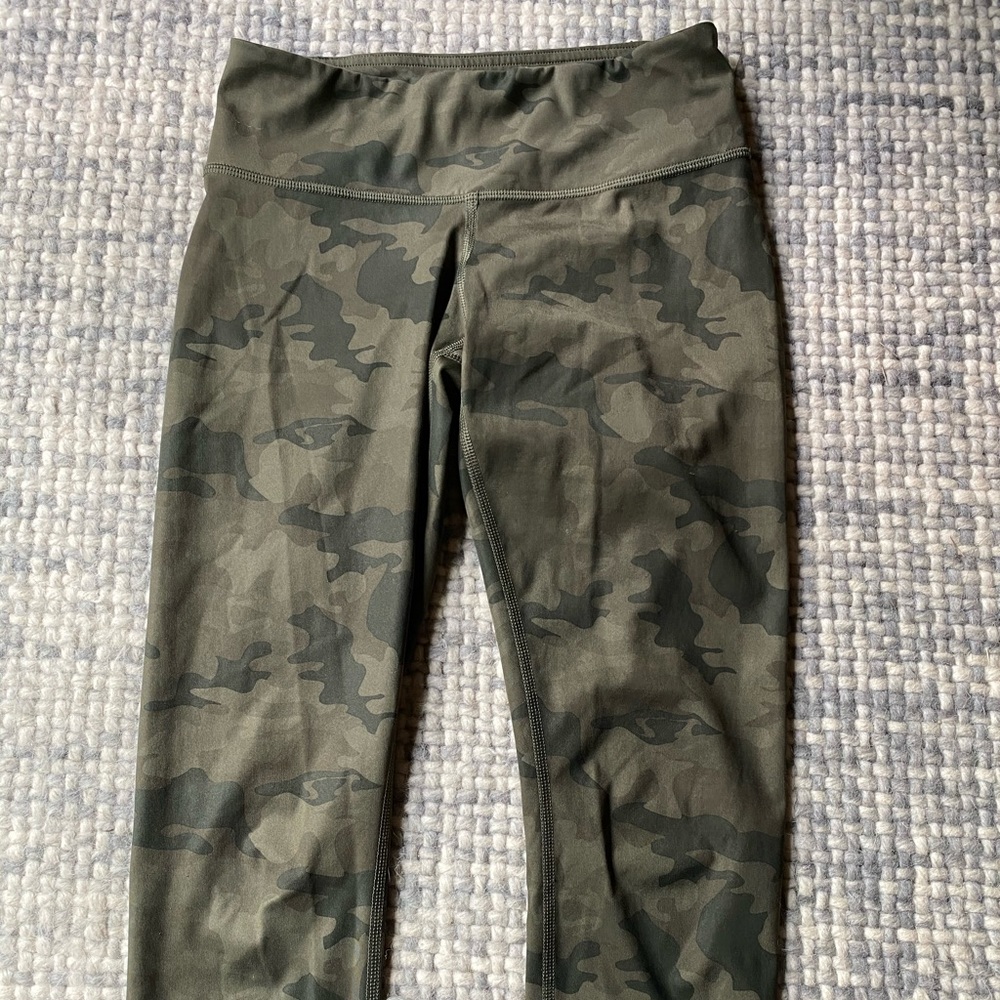 Lululemon cropped camo leggings